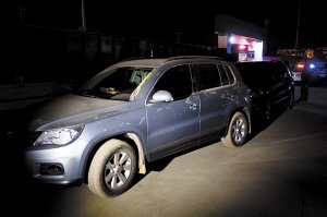 昆明便衣警察疑酒后当众开枪被包围(图)